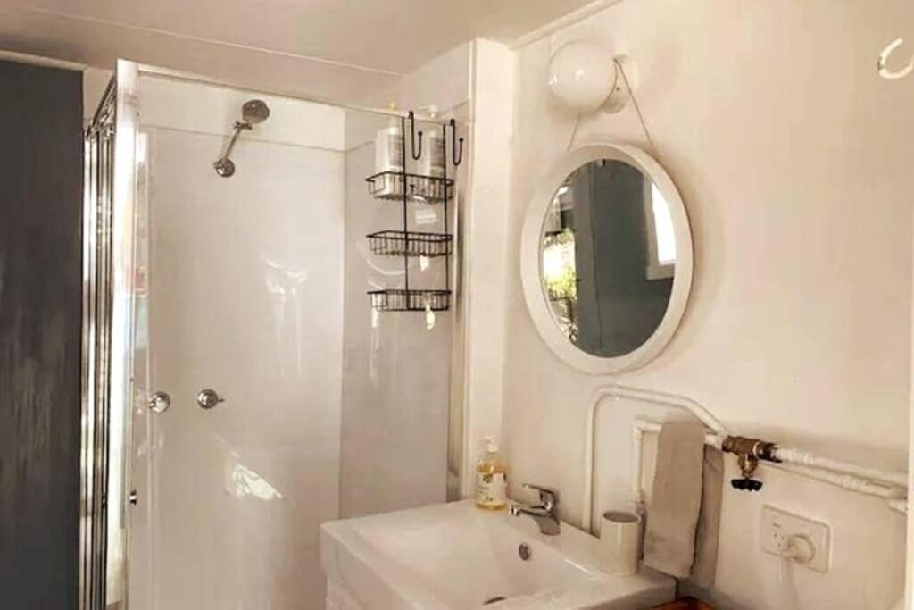 Wylah For A Peaceful Bruny Island Escape With Water Views, Fireplace & Wallabies Holiday home