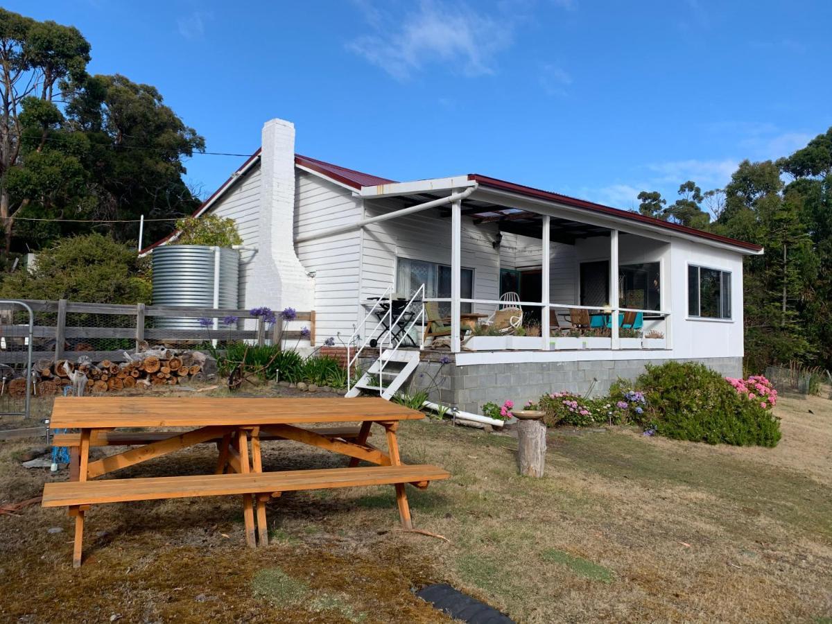 Wylah For A Peaceful Bruny Island Escape With Water Views, Fireplace & Wallabies * Simpsons Bay