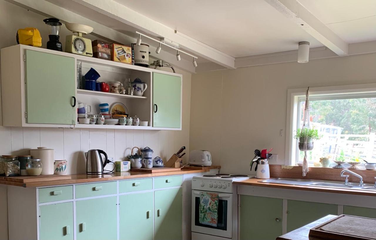 Wylah For A Peaceful Bruny Island Escape With Water Views, Fireplace & Wallabies Simpsons Bay