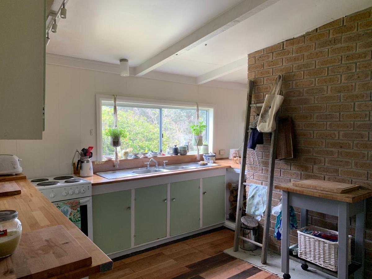 Wylah For A Peaceful Bruny Island Escape With Water Views, Fireplace & Wallabies Simpsons Bay