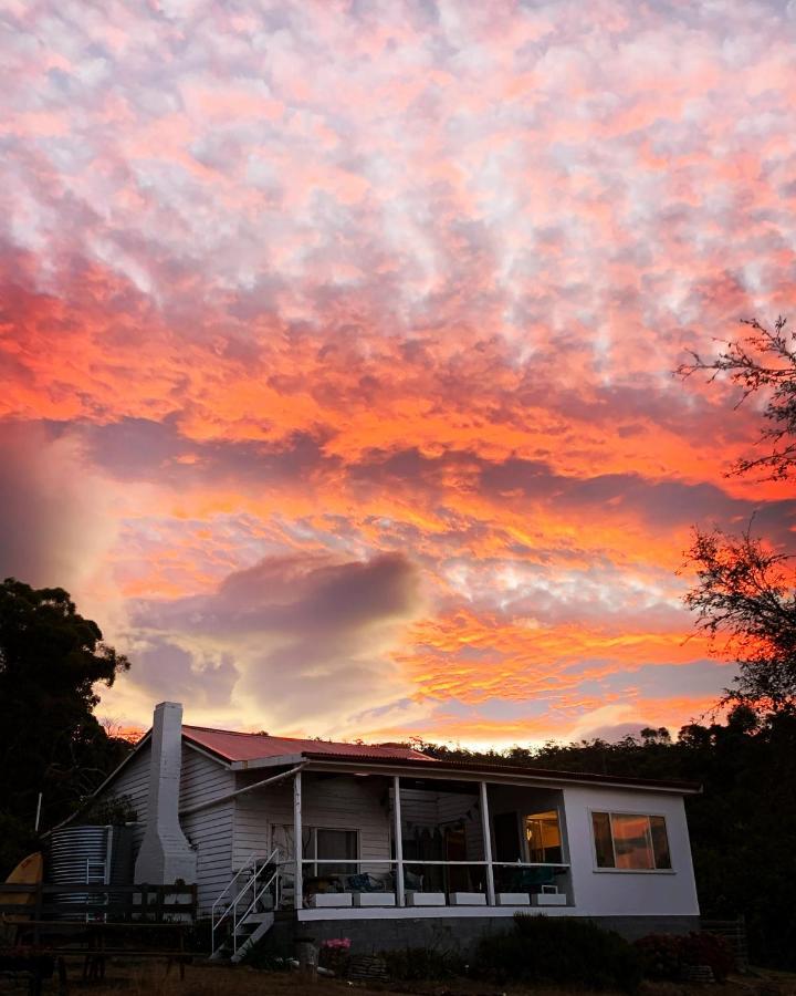Wylah For A Peaceful Bruny Island Escape With Water Views, Fireplace & Wallabies